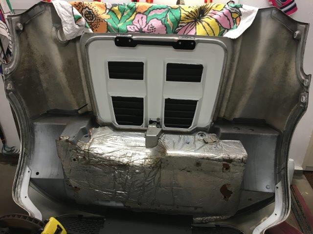 Luckan monterad i skalet med förstärkningen