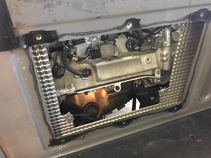 Motorn sedd från bagageluckan
