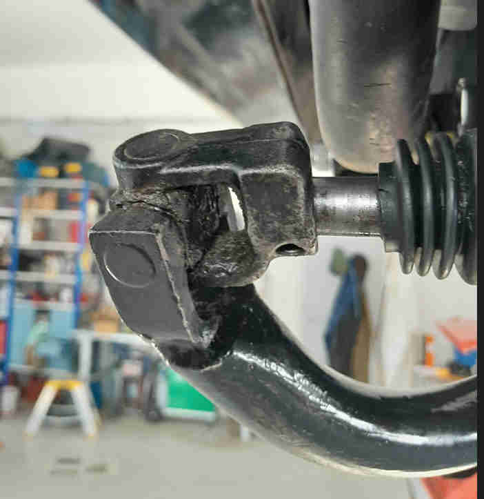 352_rear_gear_ujoint.jpg