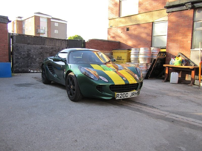 Parkering bakom puben innanför grindar.<br />En trevlig Landlord som förstod min oro för bilen.